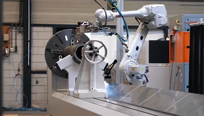 Hornet laser cladding machine in action 